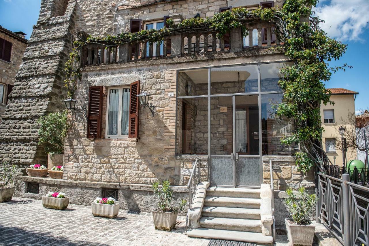 La Rosa Di Francesco Inn Valfabbrica Exteriér fotografie