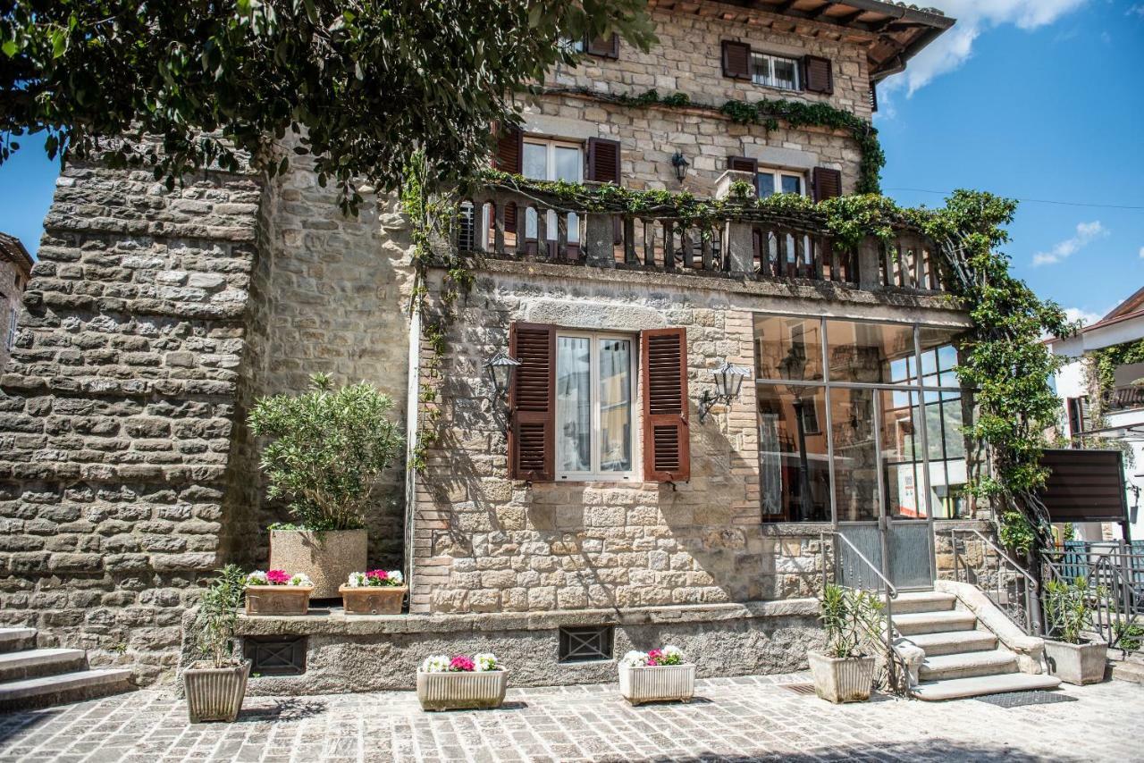 La Rosa Di Francesco Inn Valfabbrica Exteriér fotografie
